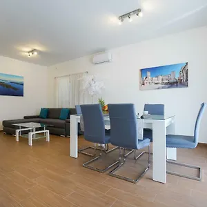 tj-apartment-2-zadar.hotelinzadar.com/