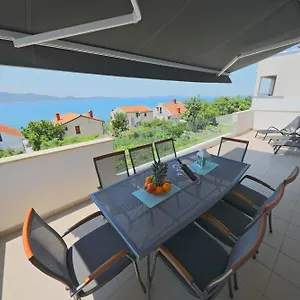 villa-perla-zadar-23207.hotelinzadar.com/